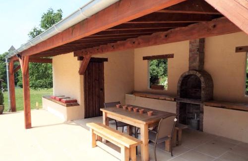 Asnieres sur Vegre House | Wisteria Gite