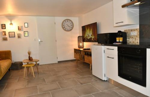 Aze Apartment | Wisteria - Piscine - Terrasse