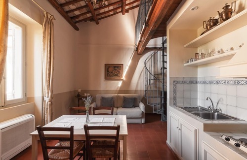 Santa Veneranda Apartment | With loft, in a historic farmhouse in the hills with pool