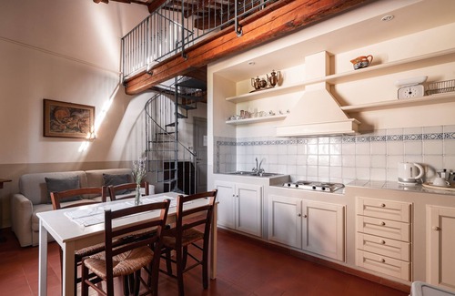 Santa Veneranda Apartment | With loft, in a historic farmhouse in the hills with pool