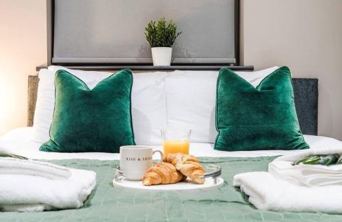 Forest Fields Apartment | Wiverton Apt #2 - Central Location - Free Parking, Fast WiFi and Smart TV by Yoko Property
