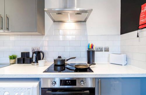 Forest Fields Apartment | Wiverton Apt #4 - Central Location - Free Parking, Fast WiFi and Smart TV by Yoko Property