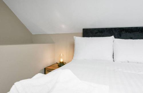 Forest Fields Apartment | Wiverton Apt #5 - Central Location - Free Parking, Fast WiFi and Smart TV by Yoko Property