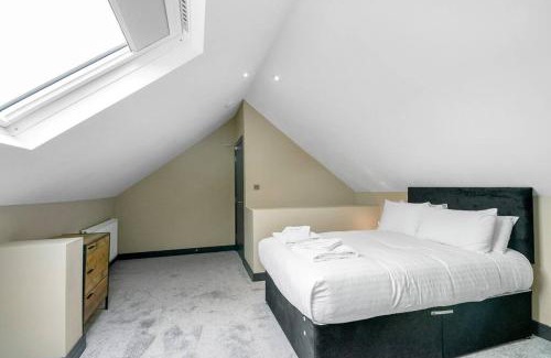 Forest Fields Apartment | Wiverton Apt #5 - Central Location - Free Parking, Fast WiFi and Smart TV by Yoko Property