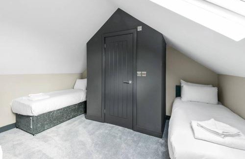 Forest Fields Apartment | Wiverton Apt #5 - Central Location - Free Parking, Fast WiFi and Smart TV by Yoko Property
