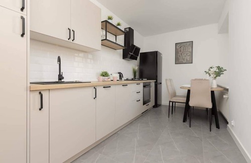 Ursus Apartment | Wojciechowskiego 39 | Beautiful Apartment | Desk