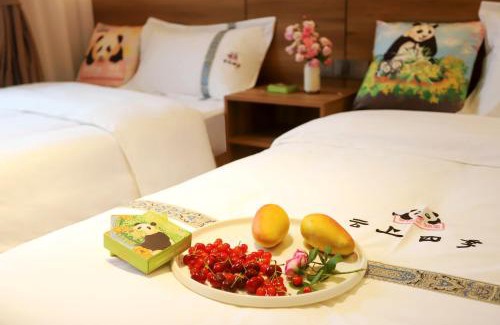 Wenchuan Hotel | Wolong Yunshang Four Seasons Panda Inn
