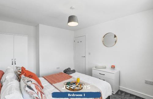 Wolverhampton House | Wolverhampton - Amazing 3 Bedroom, Sleeps 6, Wi-Fi - JRR Stays