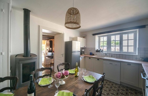 Saint-Denis-sur-Loire House | Wonderful private villa for 6 guests with WIFI, private pool, TV, terrace, pets allowed and park.