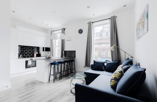Harrow Road Apartment | Wonderful 2 Bed and 2 Baths near Portobello Road