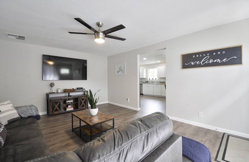 Los Banos House | Wonderful 3 bed 2 bath home with plenty of parking