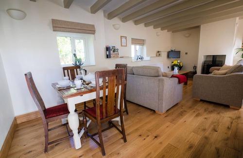 Haverfordwest Cottage | Wonderful holiday cottage, peaceful location with indoor heated swimming pool