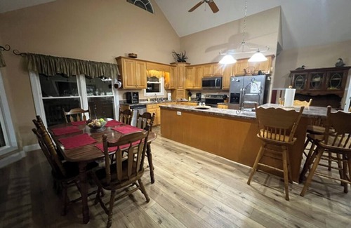 Centre House | Wonderful House on Weiss Lake! Two piers and nearby boat launch. Sleeps 16