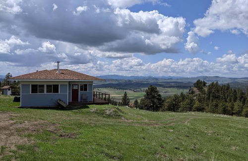 Cascade House | Wonderful mountain cabin minutes from some of finest fly fishing on the Missouri