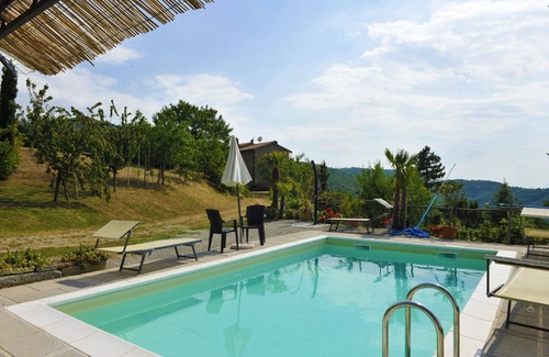 Pieve di Chio Villa | Wonderful private villa for 5 people with WIFI, private pool, TV, terrace, pets allowed and park.