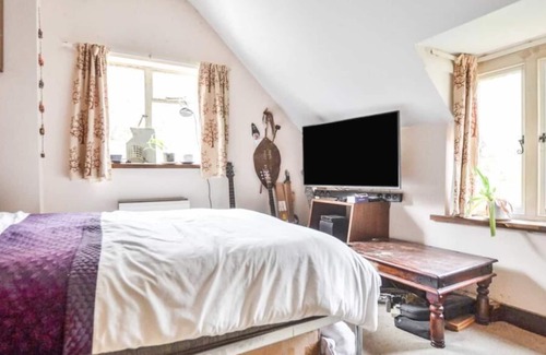 Gloucester House | Wonderful Period Cottage