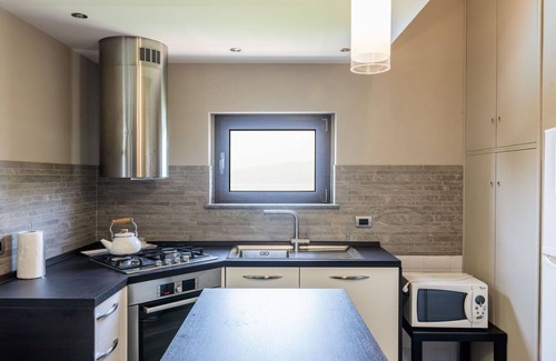 Lake Bracciano Villa | Wonderful private villa with A/C, WIFI, private pool, TV, terrace, pets allowed and parking