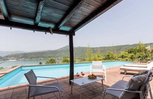 Lake Bracciano Villa | Wonderful private villa with A/C, WIFI, private pool, TV, terrace, pets allowed and parking