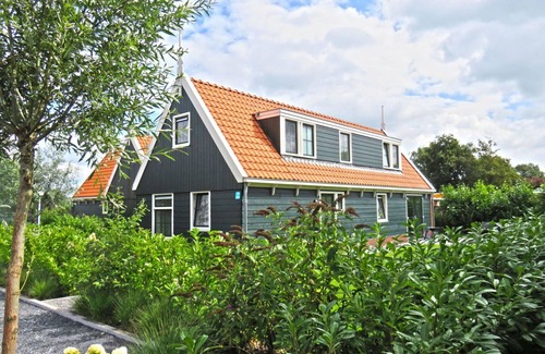 West-Graftdijk House | Wonderful private villa for 10 people with WIFI, pool, TV, terrace and parking