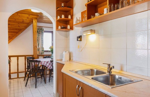 Balatonalmadi House | Wonderful private villa for 9 people with WIFI, TV, patio, pets allowed and parking