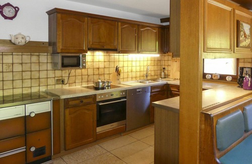 Niedernsill Villa | Wonderful private villa for 24 people with WIFI, TV, terrace, pets allowed and parking