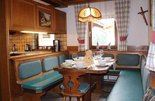 Niedernsill Villa | Wonderful private villa for 24 people with WIFI, TV, terrace, pets allowed and parking