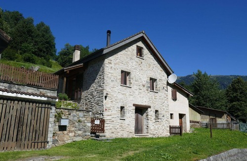 Negrentino House | Wonderful private villa for 6 guests with WIFI, TV, pets allowed and parking