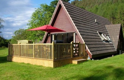 South Laggan House | Wonderful private villa with WIFI, TV, terrace, pets allowed, panoramic view and parking
