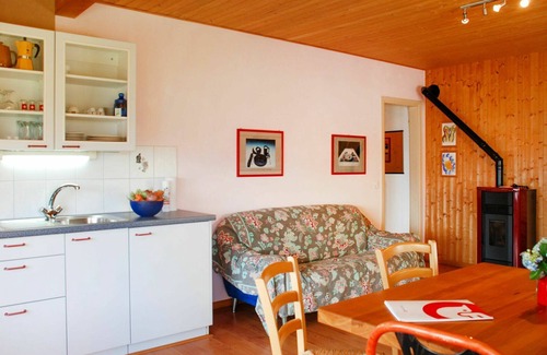 Vairano House | Wonderful private villa for 4 people with WIFI, TV, patio, pets allowed, panoramic view and park.