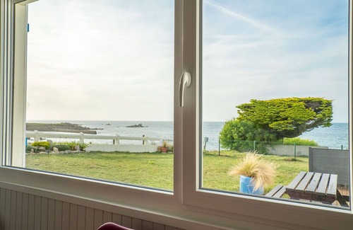 Cleder House | Wonderful private villa for 2 people with WIFI, TV, pets allowed and parking