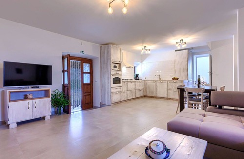 Jadreski House | Wonderful private villa with A/C, WIFI, private pool, TV, terrace, pets allowed and parking
