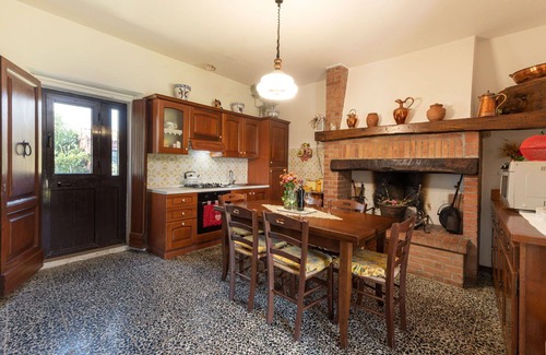 Scansano House | Wonderful private villa with hot tub, WIFI, TV, terrace, pets allowed, panoramic view and parking