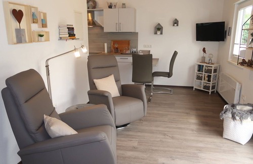 Kirburg House | Wonderful private villa for 2 guests with TV, terrace and parking