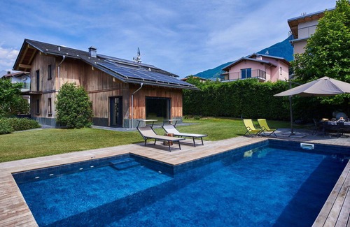 Colico Piano Villa | Wonderful private villa with WIFI, private pool, A/C, hot tub, TV, patio, pets allowed and parking