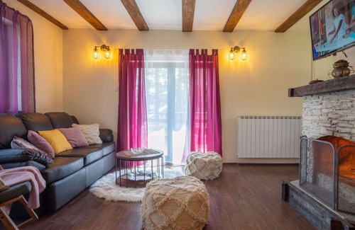 Lic House | Wonderful private villa with private pool, WIFI, hot tub, TV, terrace, pets allowed and parking