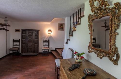 Neuhaus House | Wonderful property with spacious garden and mountain view