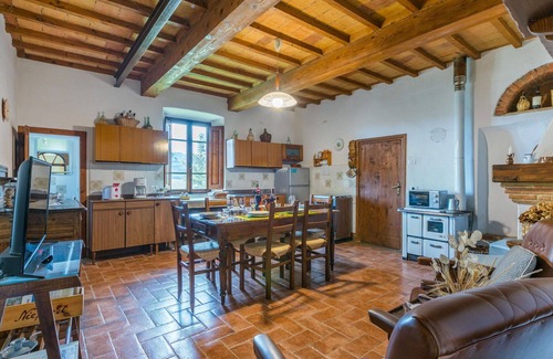 Radda in Chianti Villa | Wonderful villa for 6 guests with WIFI, TV, terrace, pets allowed, panoramic view and parking