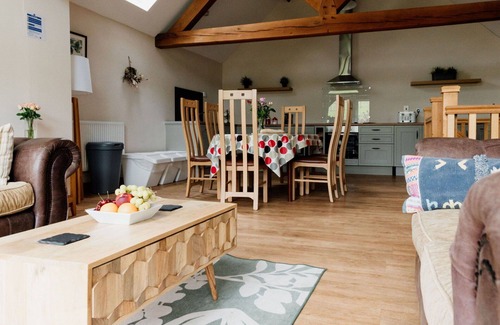 Devils Bridge House | Wonderful villa for 19 people with WIFI, hot tub, pets allowed and parking