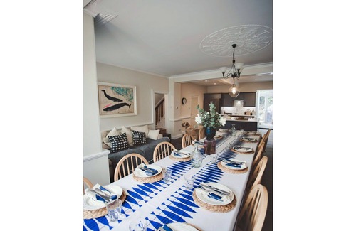 Kingsand House | Wonderful villa for 12 guests with WIFI, TV, pets allowed and parking