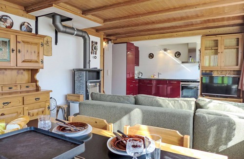 Riedtwil House | Wonderful villa for 3 guests with TV, patio, pets allowed, panoramic view and parking