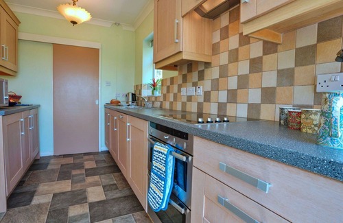 Ault Hucknall House | Wonderful villa for 5 people with WIFI, pets allowed and parking