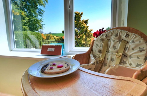 Ault Hucknall House | Wonderful villa for 5 people with WIFI, pets allowed and parking