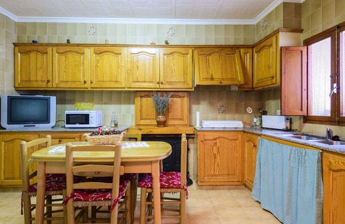 Rossell Villa | Wonderful villa for 6 people with TV, terrace, pets allowed and panoramic view