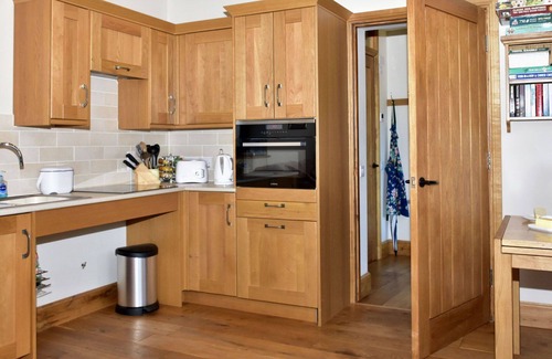 Wollerton House | Wonderful villa for 3 guests with TV, pets allowed and parking
