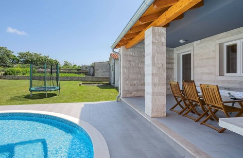 Bratulici House | Wonderful villa with private pool, WIFI, A/C, TV, terrace, pets allowed, panoramic view and par.