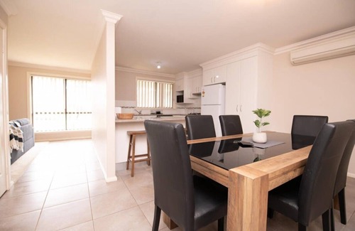 Bletchington House | Wonderful Windred - Spacious, Comfy, Quiet