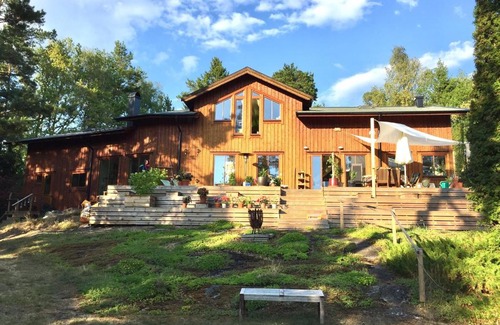 Kummelnas Villa | Wonderful wooden house next to lake and Stockholm archipelago