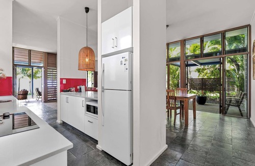 Wongaling Beach Apartment | Wongalinga Absolute Beachfront ~ Tropical Oasis