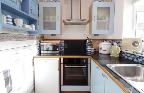 Heathfield Cottage | WOOD GLEN COTTAGE, romantic, with open fire in Rushlake Green