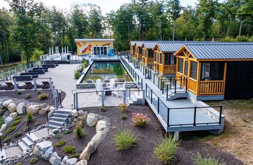 North Sebago Cabin | WOOD THRUSH - RESORT WITH 12 PROPERTIES. NATURAL POND FOR SWIMMING. CAFE ON SITE